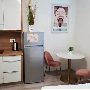  Apartment Central Studio With Free Parking